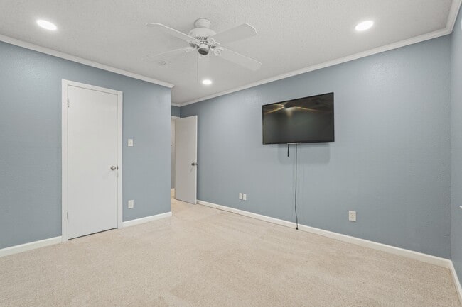 Building Photo - 1383 Country Pl Dr