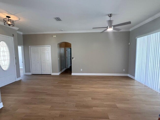 Building Photo - 3838 Peacock Dr