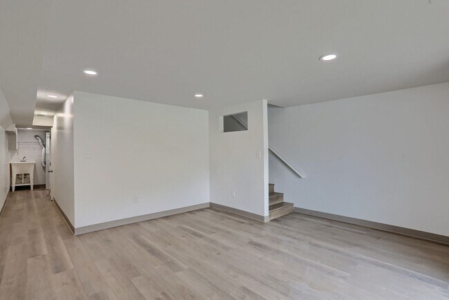 Building Photo - 153 Kathleen Dr