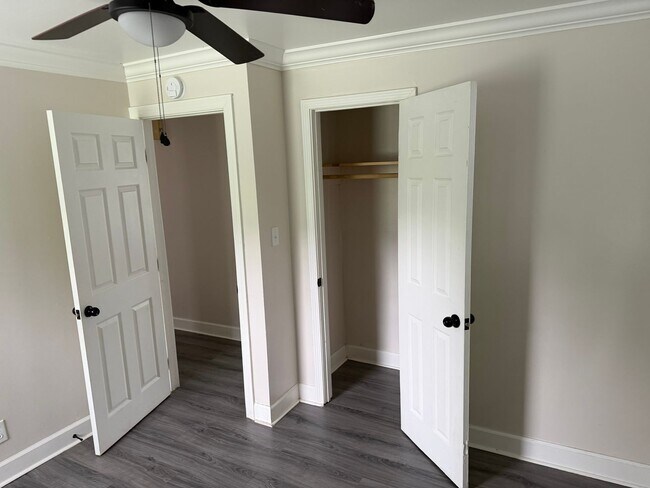 Building Photo - 3 BR/1BA | Newly Renovated Cottage| Cove security system| Fully fenced backyard