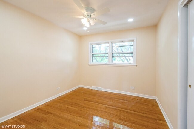 Building Photo - 2623 W Arthur Ave