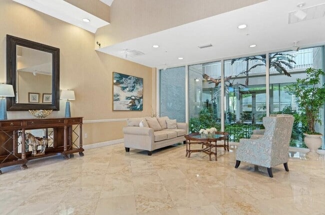 Building Photo - 5049 N Hwy A1A