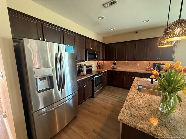 Building Photo - 2040 Stonewash Dr