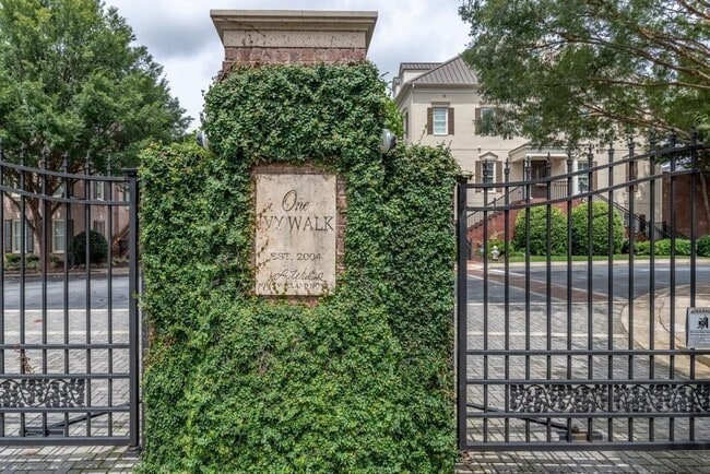 Building Photo - 2260 Edgartown Ln SE