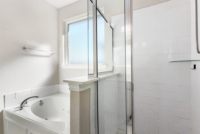Building Photo - 2116 Sweet Bay Dr