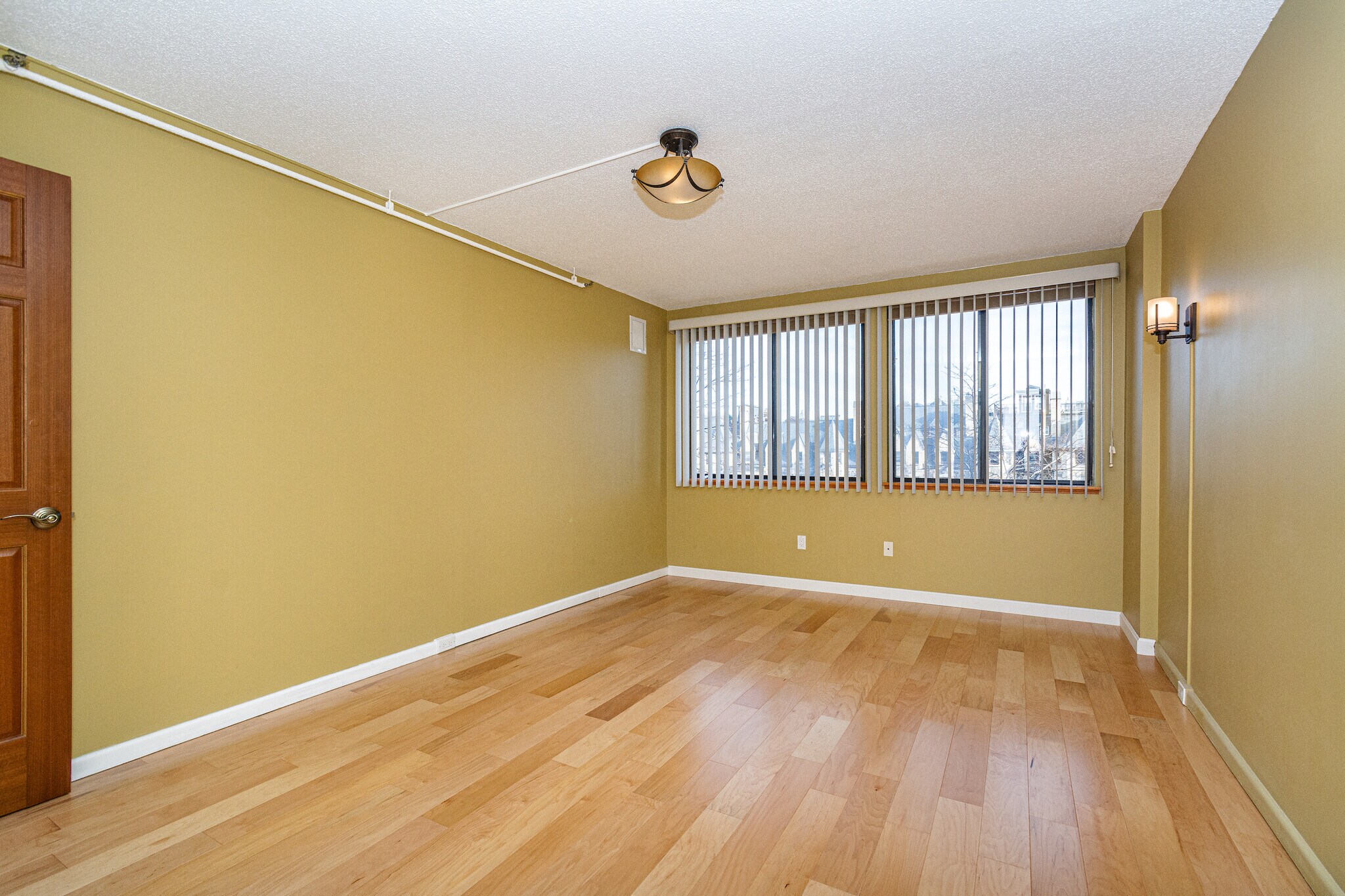 Building Photo - 1731 Beacon St