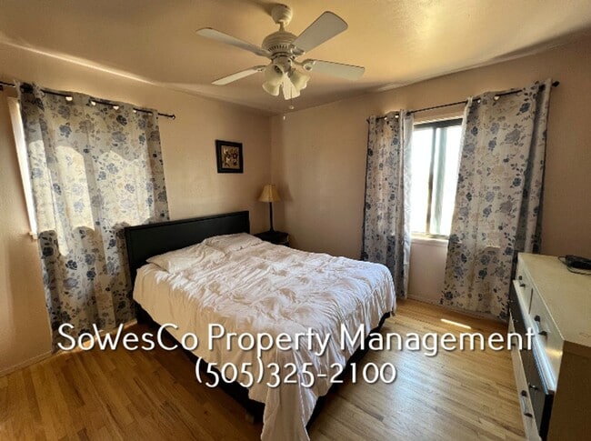 Building Photo - FULLY FURNISHED  3 Bedroom - Short or Long...