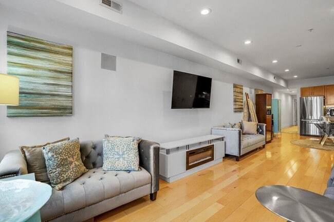 Building Photo - 816 Kennedy St NW