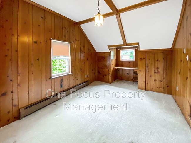 Building Photo - 2216 Lincoln Dr