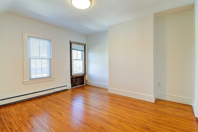 Building Photo - 430 N Main St