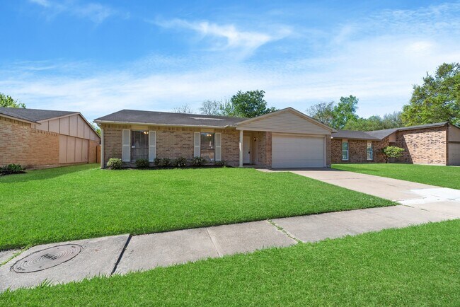 Building Photo - 17615 Autumn Hills Dr