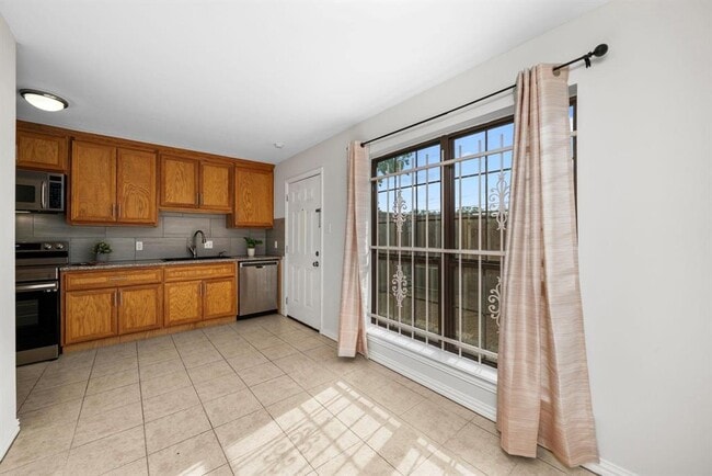 Building Photo - 6653 Wanda Ln