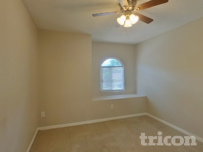 Building Photo - 1330 Gangplank Dr