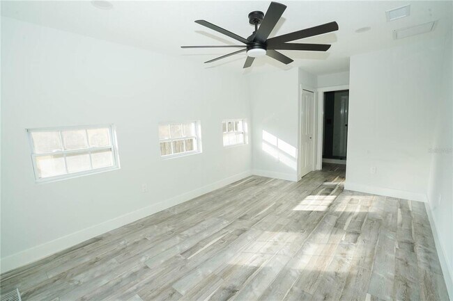 Building Photo - 5817 Dartmouth Ave N