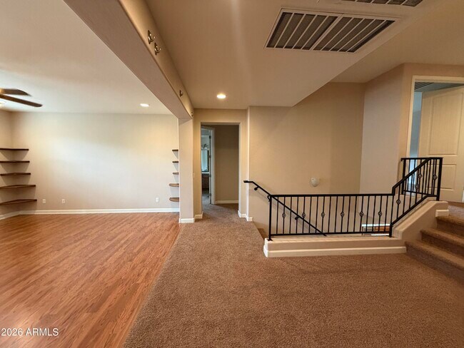 Building Photo - 722 E Sipapu Dr