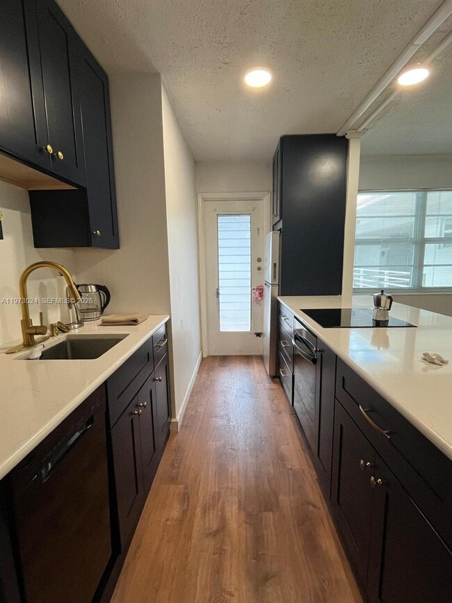 Building Photo - 1698 Jefferson Ave