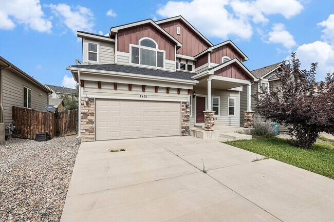 Building Photo - Nice Big Home, close to Ft Carson, Updated...