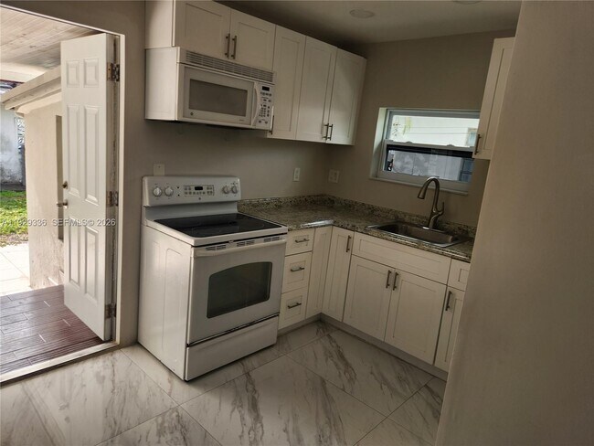 Building Photo - 342 E 46th St