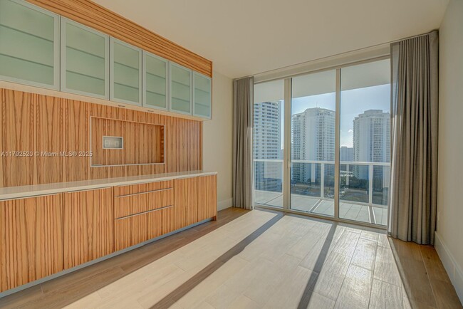 Building Photo - 4100 Island Blvd