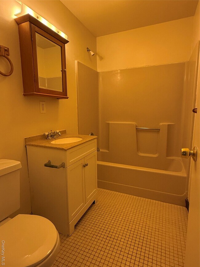 Building Photo - 33 Oak St