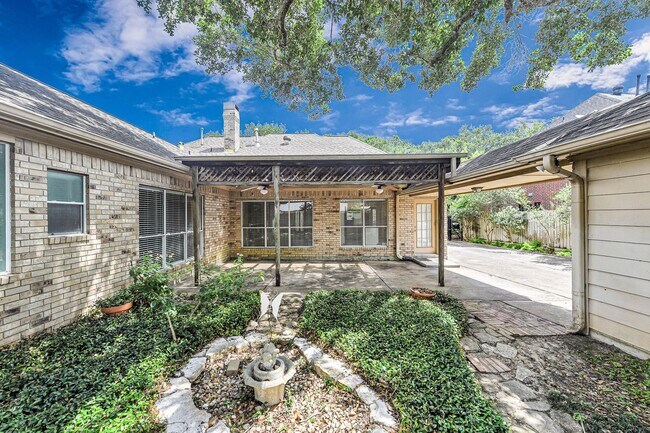 Building Photo - 1438 Crescent Green Dr
