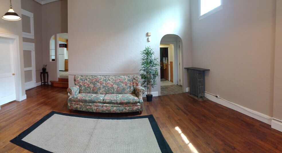 Building Photo - 2009 2nd St NE