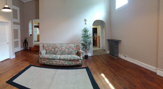 Building Photo - 2009 2nd St NE