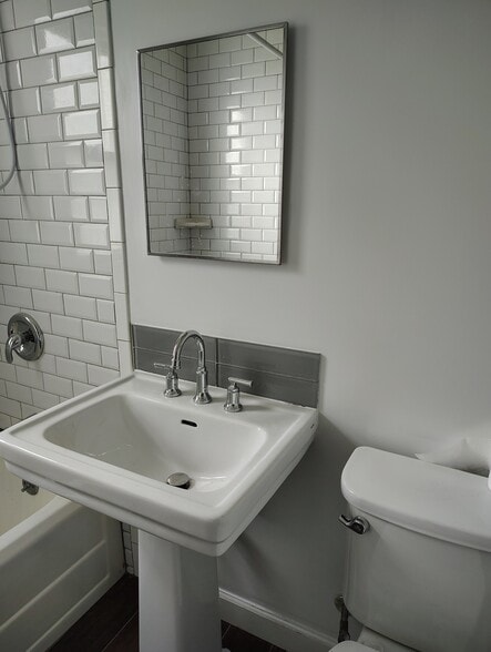 Building Photo - 45 Ardmore St