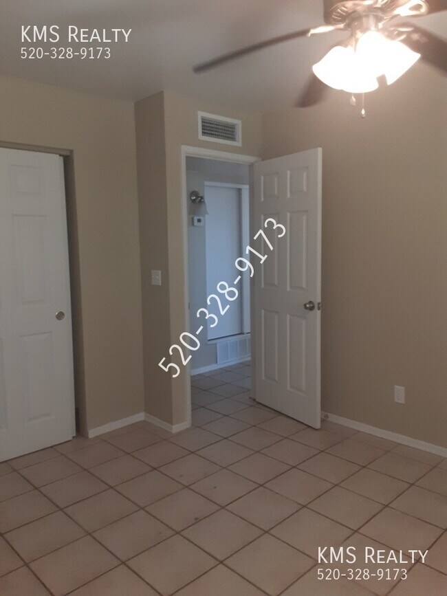 Building Photo - 7271 E Bellingham Dr