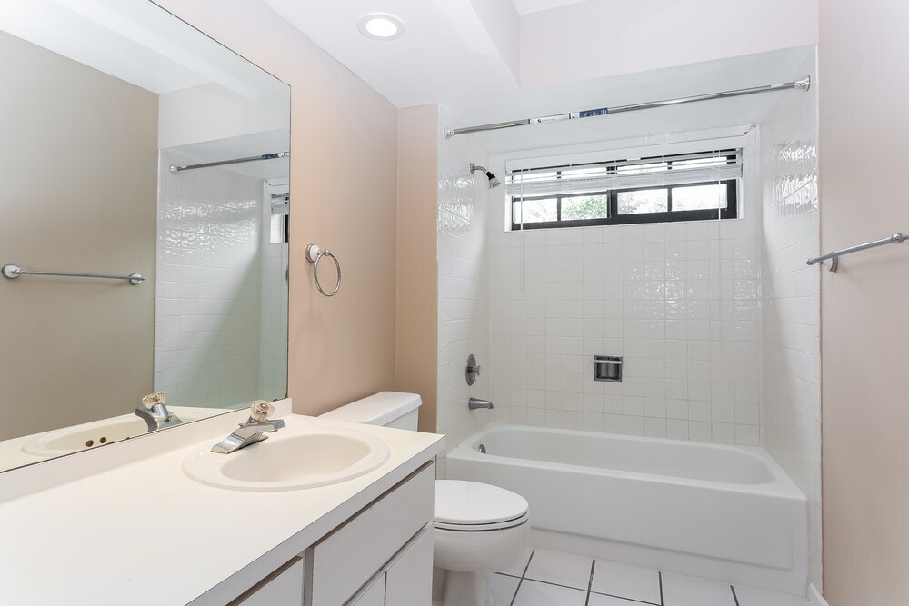 Building Photo - 14096 Greentree Dr