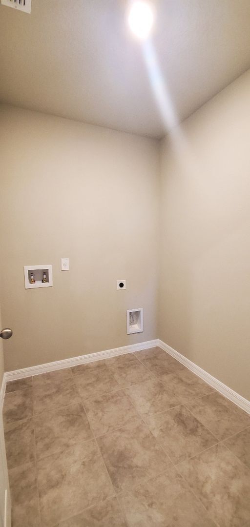 Building Photo - 4-Bedroom, 2.-Bathroom in Winter Haven ***MOVE-IN SPECIAL/50% OFF 2ND MONTH***