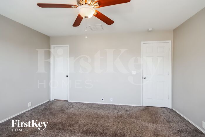 Building Photo - 923 Grand Plains Dr