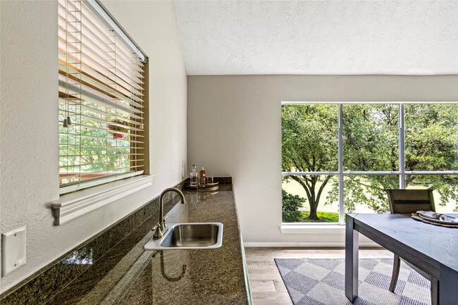 Building Photo - 170 April Cove