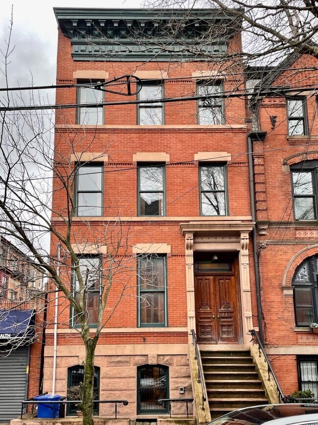 Building Photo - 448 Jersey Ave