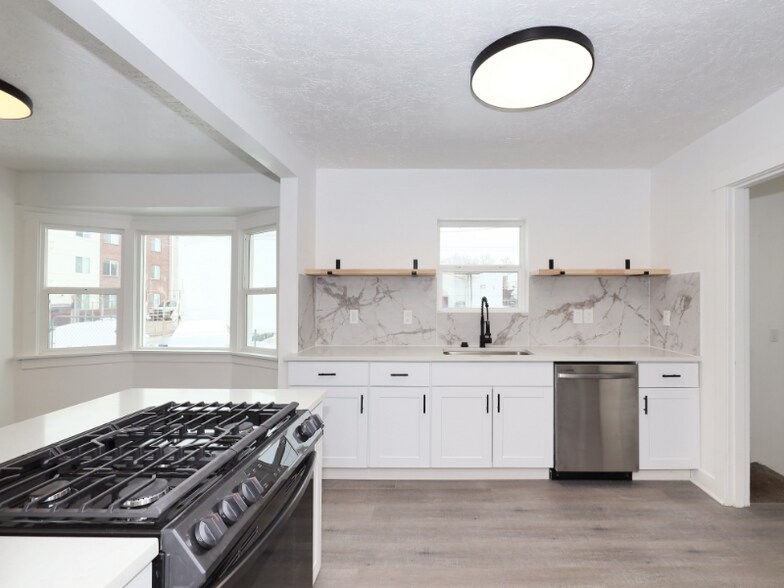 Building Photo - 2867 Kiesel Ave