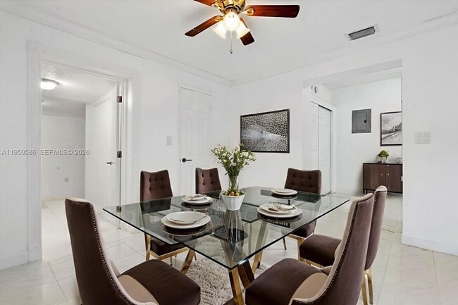 Building Photo - 934 E 22nd St