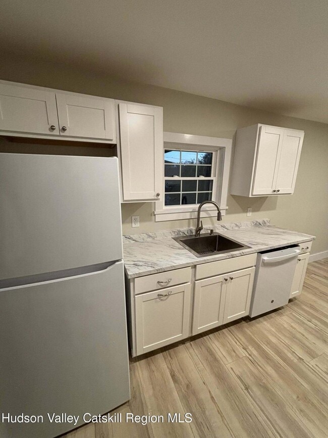 Building Photo - 13 Saugerties Manor Rd