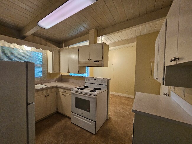 Building Photo - 517 NE 8th St