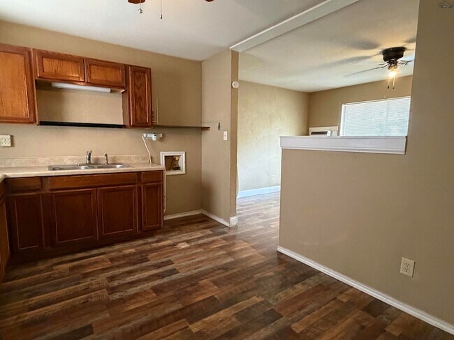 Building Photo - 115 E Garden Dr