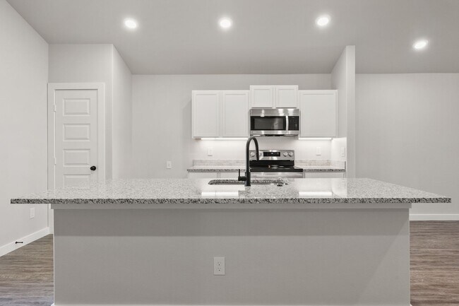 Building Photo - Pre-leasing for July in Bell Farms!