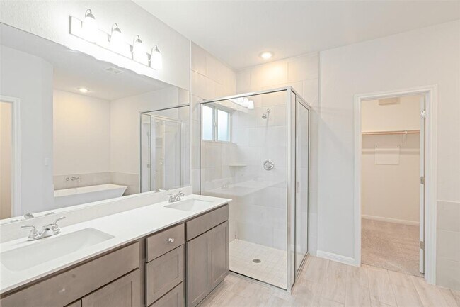 Building Photo - 204 Greenway Dr