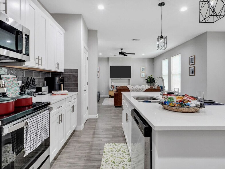 Building Photo - 721 Perry Ave