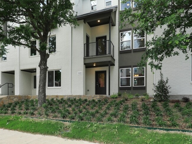 Building Photo - 3345 Wynwood Dr