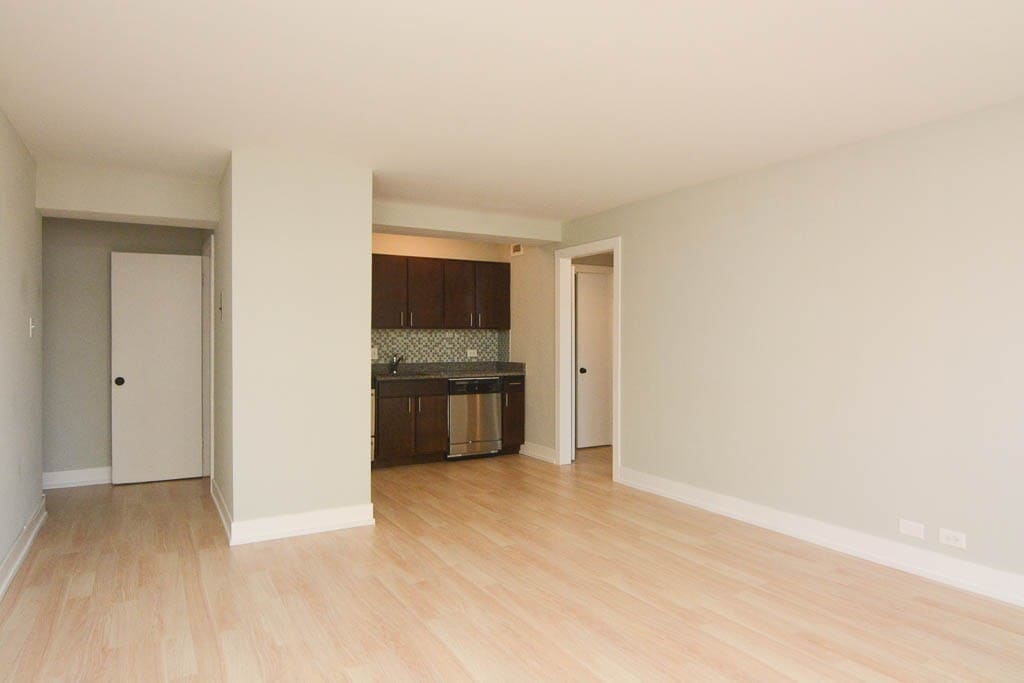 Building Photo - 450 W Wellington Ave