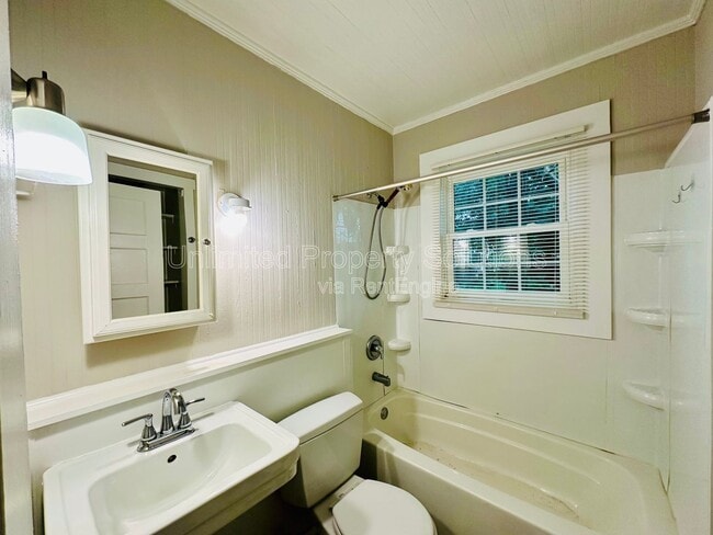 Building Photo - 1722 1/2 Orange St