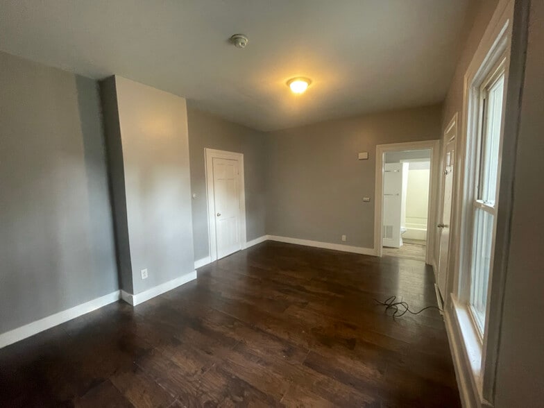 Building Photo - 1 Macnaughton Ave