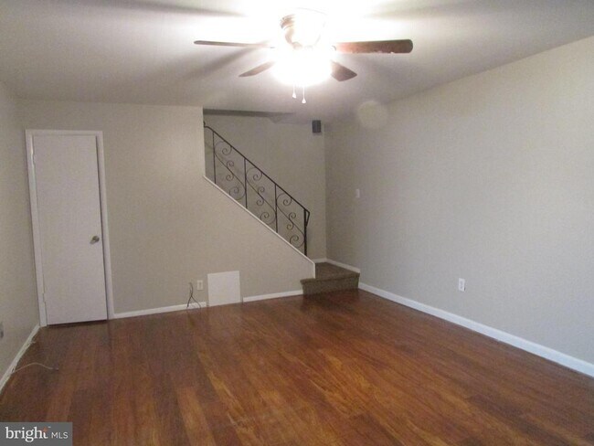 Building Photo - 1027 Harbour Dr