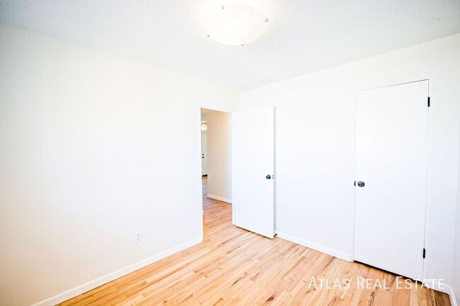 Building Photo - NEWLY RENOVATED - Beautiful 2bed, 1bath in...