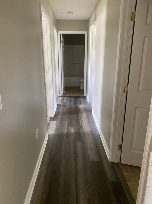 Building Photo - 3 bedroom 2 bath single family home