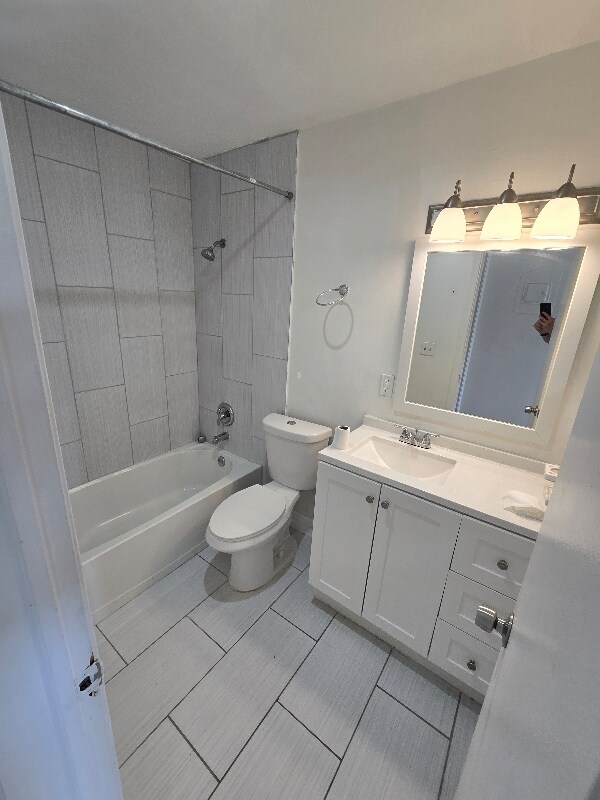 Building Photo - 212 SE 9th Ave